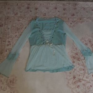 Bell sleeve shirt